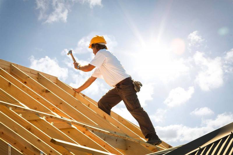 Construction et pose de charpente bois traditionnelle sur mesure pour une extension de maison à Valbonne 06